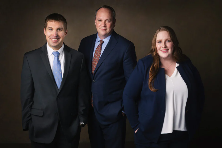 Los socios de Cafferty, Scheidegger & Johnson: Patrick Cafferty, Jillian Scheidegger y Carl Johnson